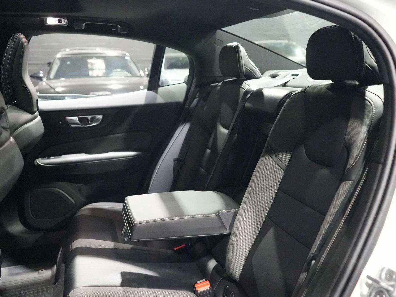 2022 Volvo S60 R-Design|HUD|360CAM|HARMAN K|PANO|DRIVE ASISST|B5 Photo