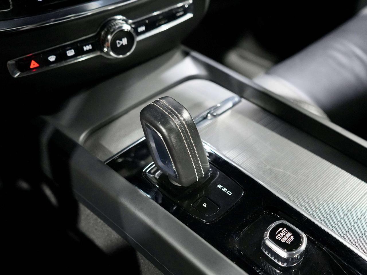 2022 Volvo S60 R-Design|HUD|360CAM|HARMAN K|PANO|DRIVE ASISST|B5 Photo
