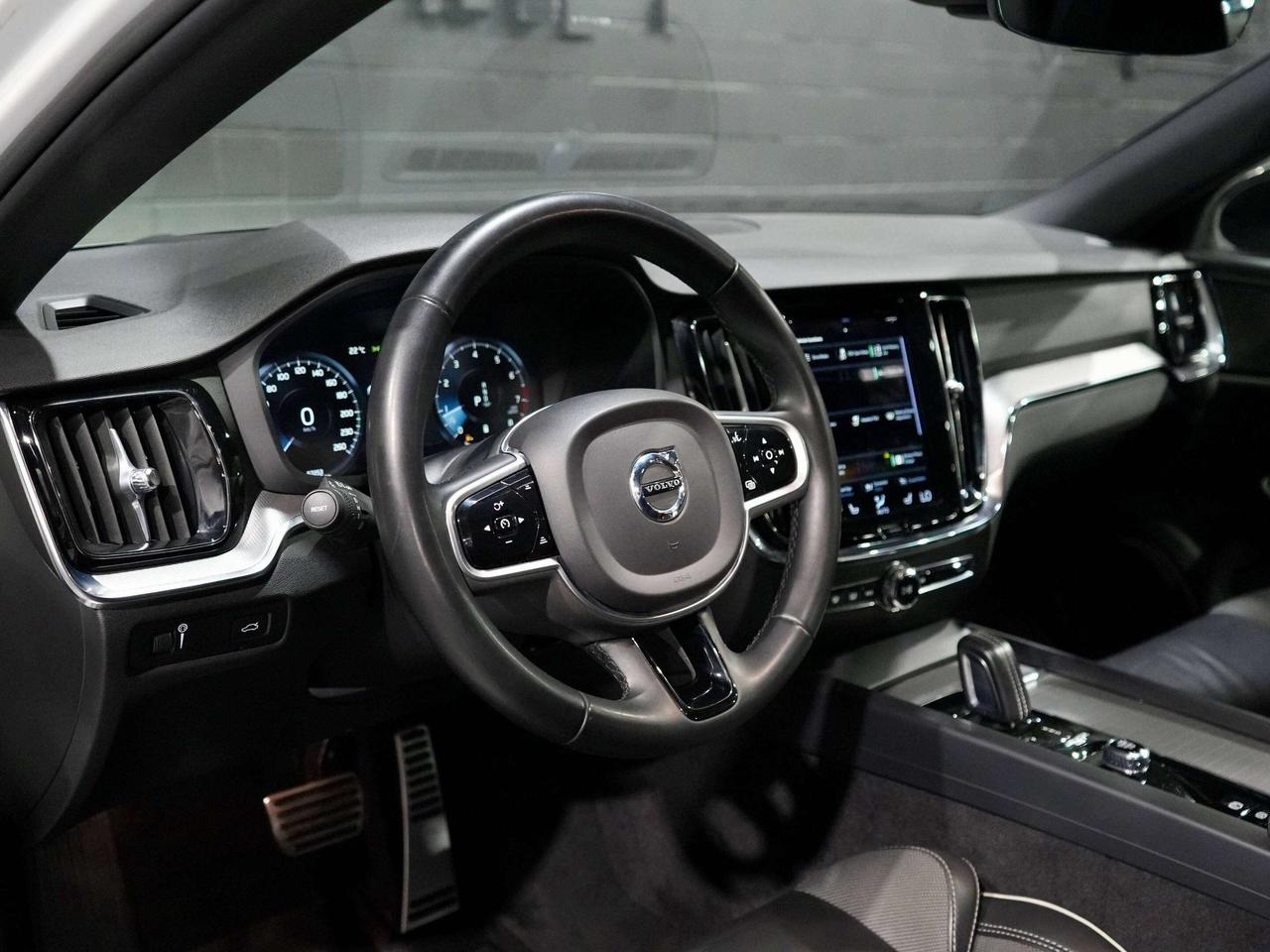 2022 Volvo S60 R-Design|HUD|360CAM|HARMAN K|PANO|DRIVE ASISST|B5 Photo