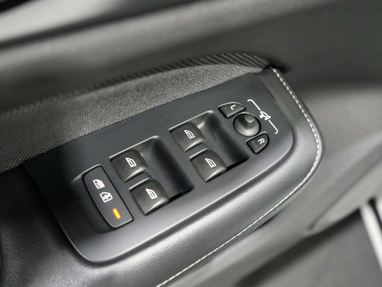 2022 Volvo S60 R-Design|HUD|360CAM|HARMAN K|PANO|DRIVE ASISST|B5 Photo
