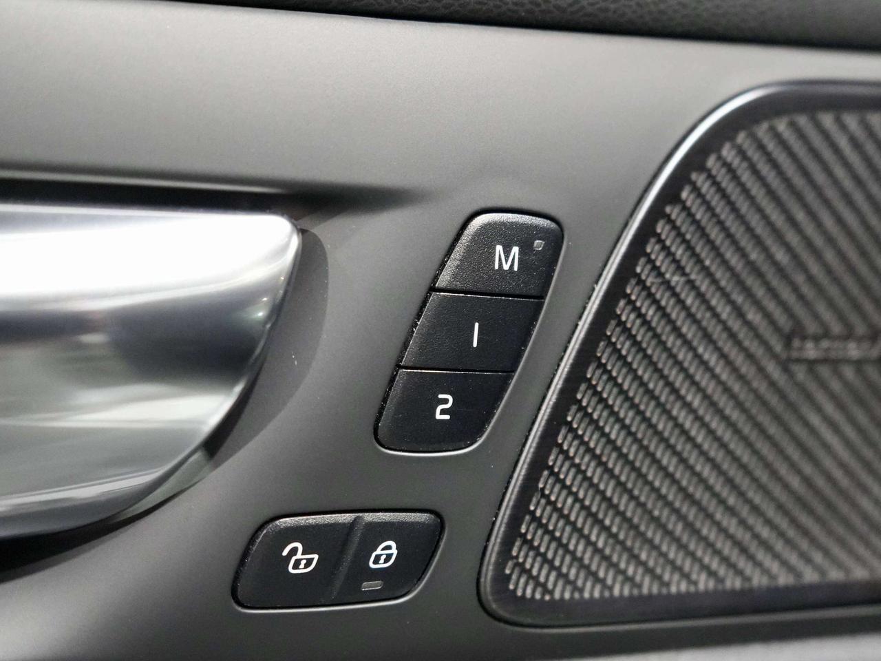 2022 Volvo S60 R-Design|HUD|360CAM|HARMAN K|PANO|DRIVE ASISST|B5 Photo