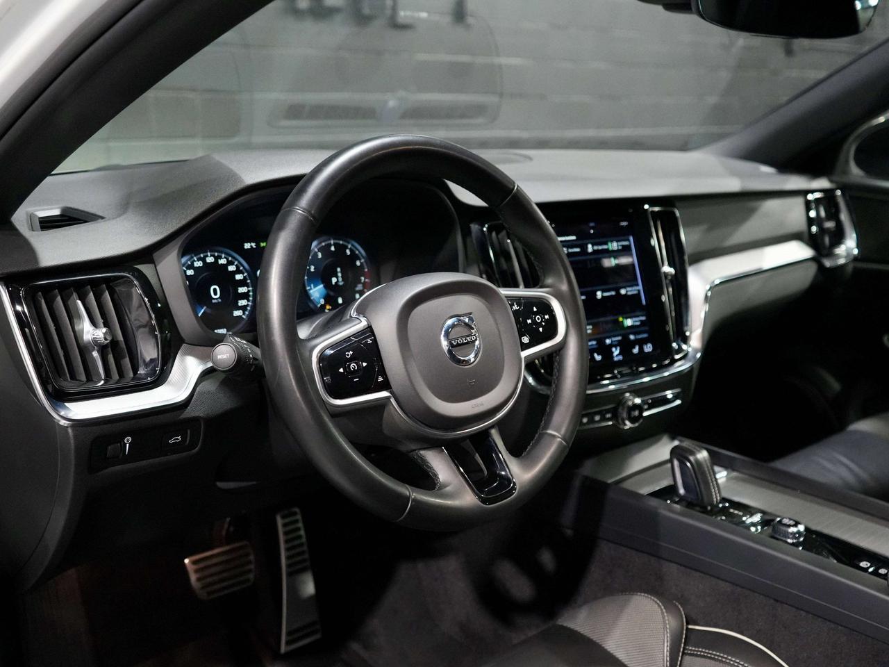 2022 Volvo S60 R-Design|HUD|360CAM|HARMAN K|PANO|DRIVE ASISST|B5 Photo