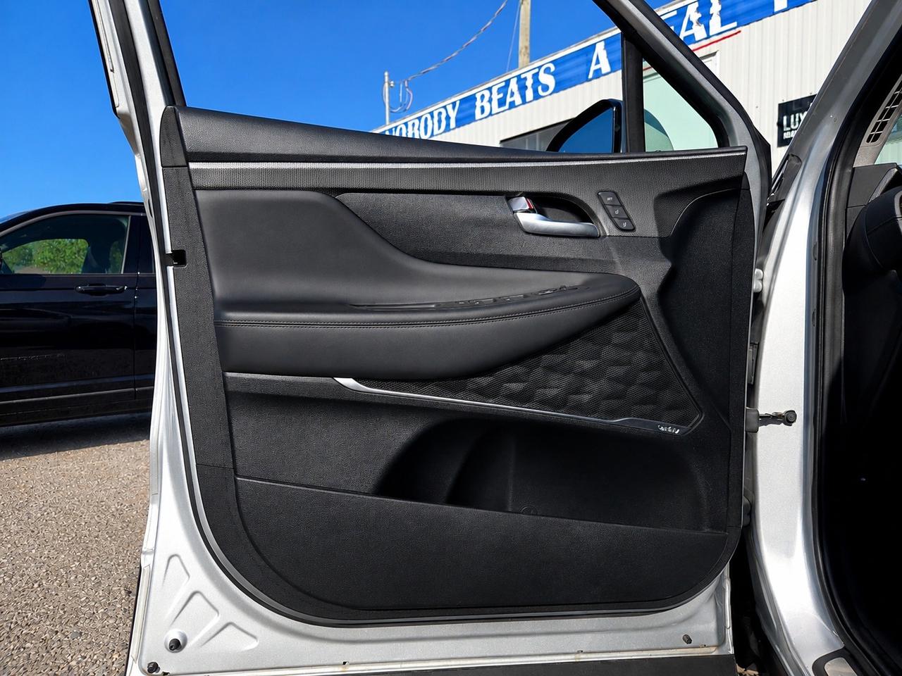 2019 Hyundai Santa Fe 2.0T Ultimate | Vented Leather | Panoroof | AWD Photo