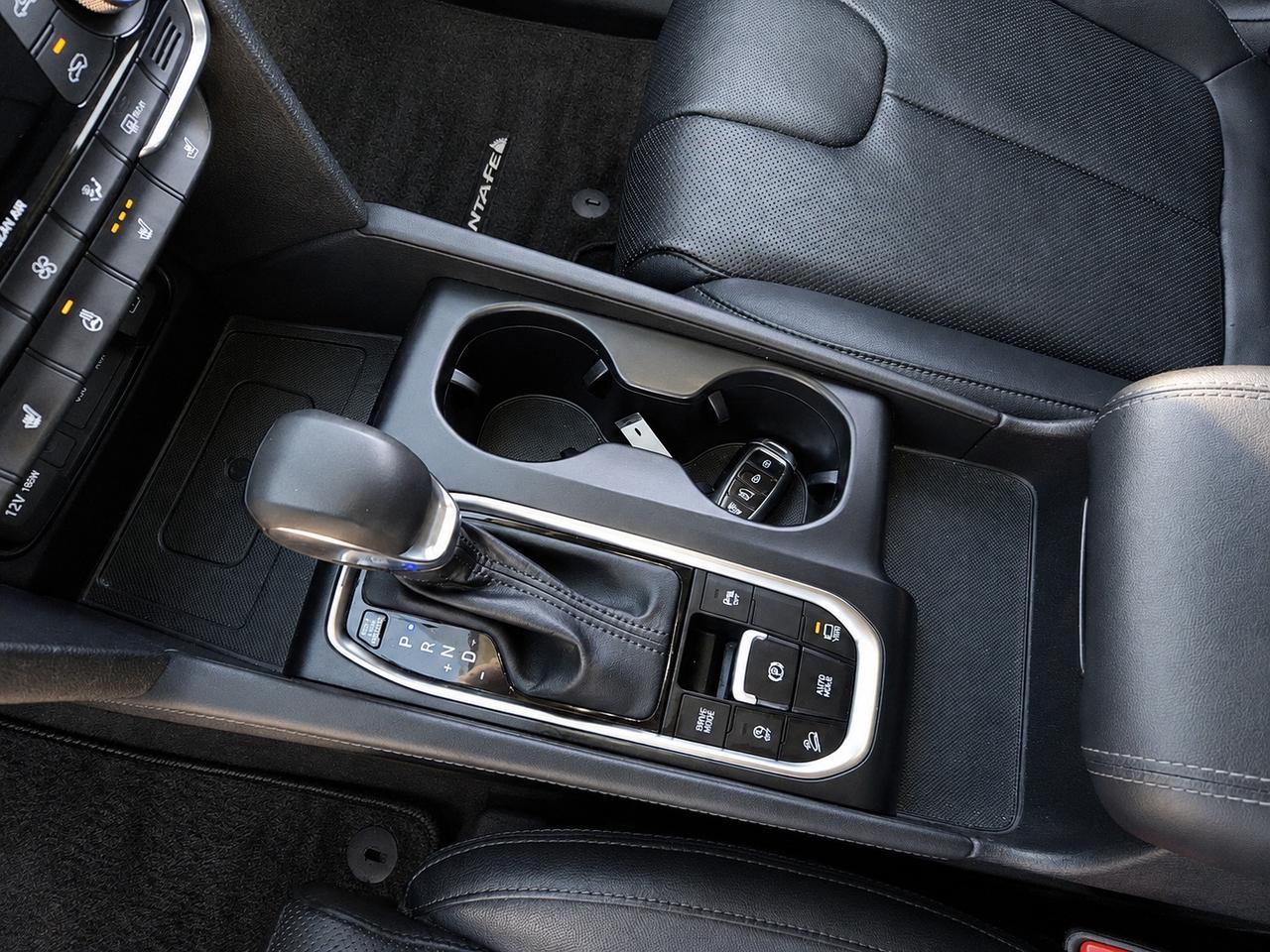 2019 Hyundai Santa Fe 2.0T Ultimate | Vented Leather | Panoroof | AWD Photo