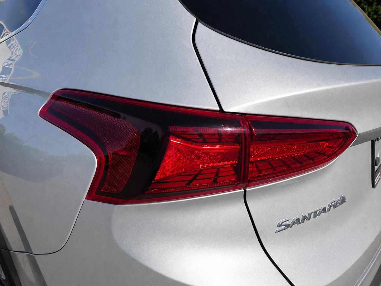 2019 Hyundai Santa Fe 2.0T Ultimate | Vented Leather | Panoroof | AWD Photo