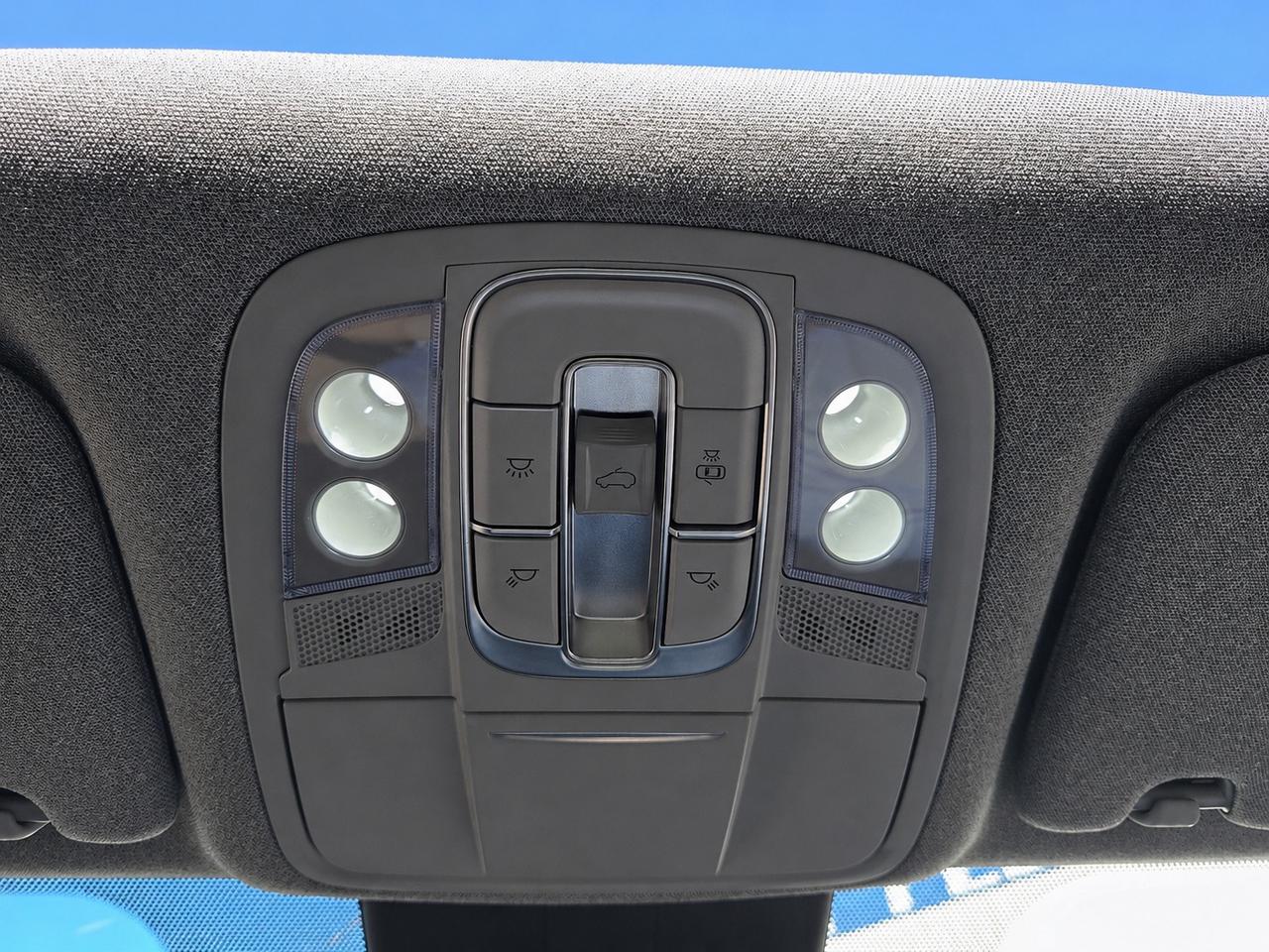 2019 Hyundai Santa Fe 2.0T Ultimate | Vented Leather | Panoroof | AWD Photo