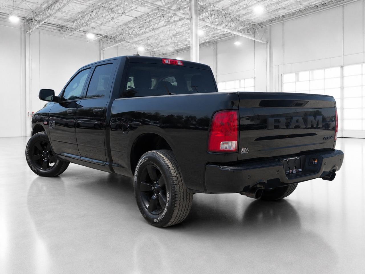 2023 RAM 1500 Classic Night Edition Quad V8 | Sub Zero Pkg | 4X4 Photo3