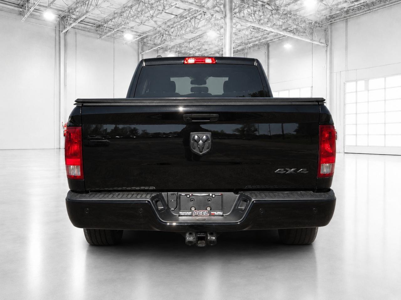 2022 RAM 1500 Classic SLT Quad V6 | Black Appearance | Alpine | 4X4 Photo3