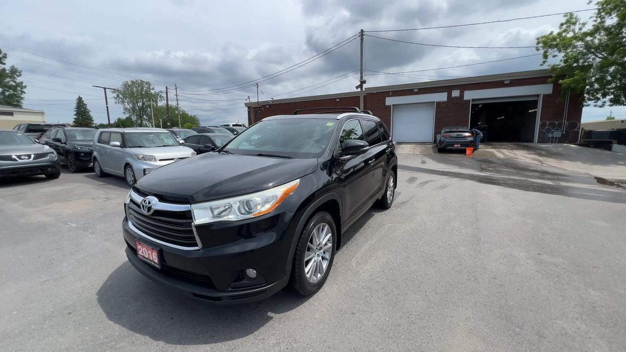 2016 Toyota Highlander XLE AWD | 8-PASS | HTD LEATHER | SUNROOF | ALLOYS Photo