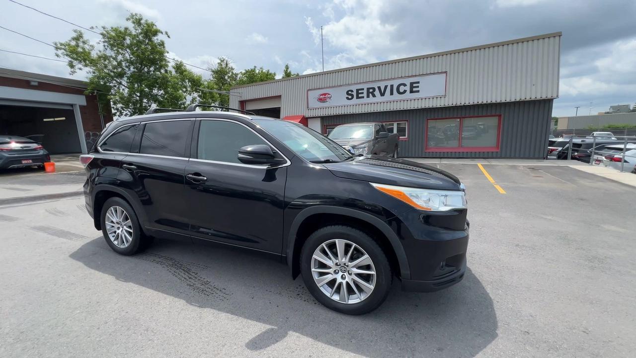2016 Toyota Highlander XLE AWD | 8-PASS | HTD LEATHER | SUNROOF | ALLOYS Photo