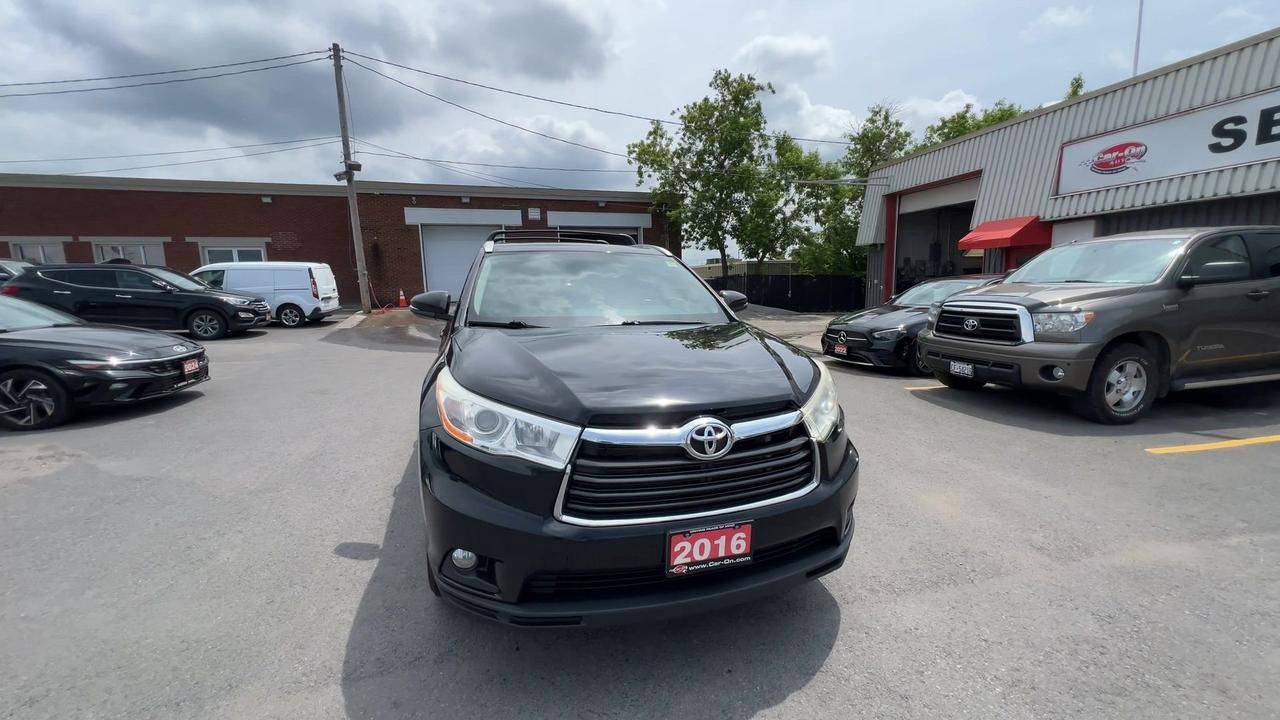 2016 Toyota Highlander XLE AWD | 8-PASS | HTD LEATHER | SUNROOF | ALLOYS Photo2