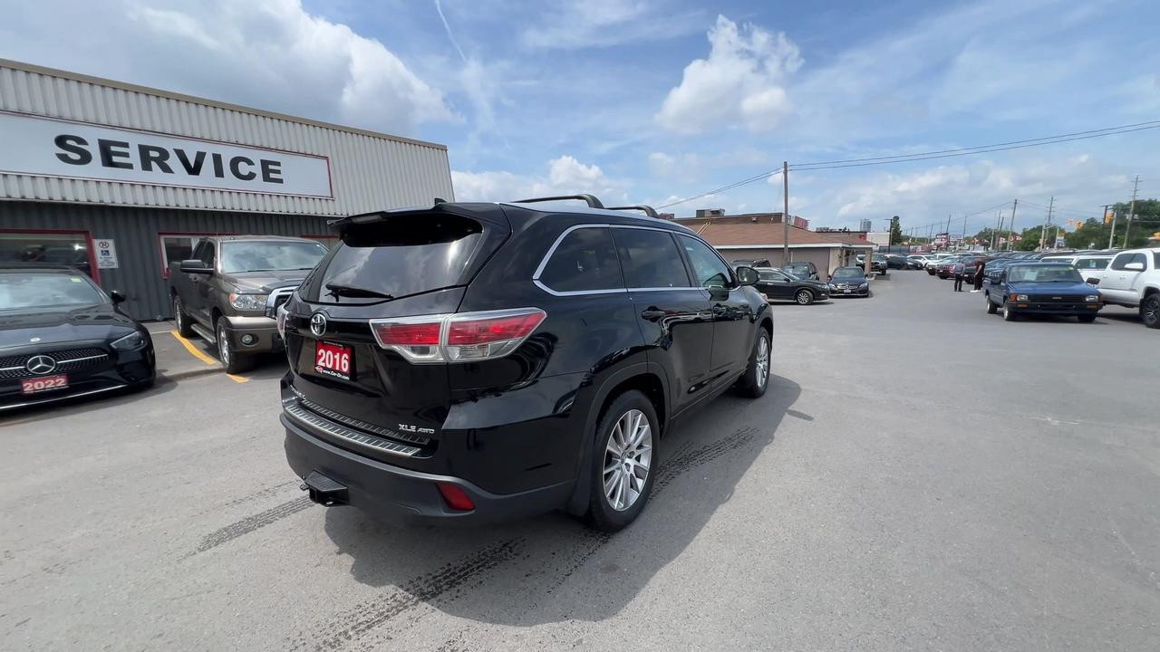2016 Toyota Highlander XLE AWD | 8-PASS | HTD LEATHER | SUNROOF | ALLOYS Photo