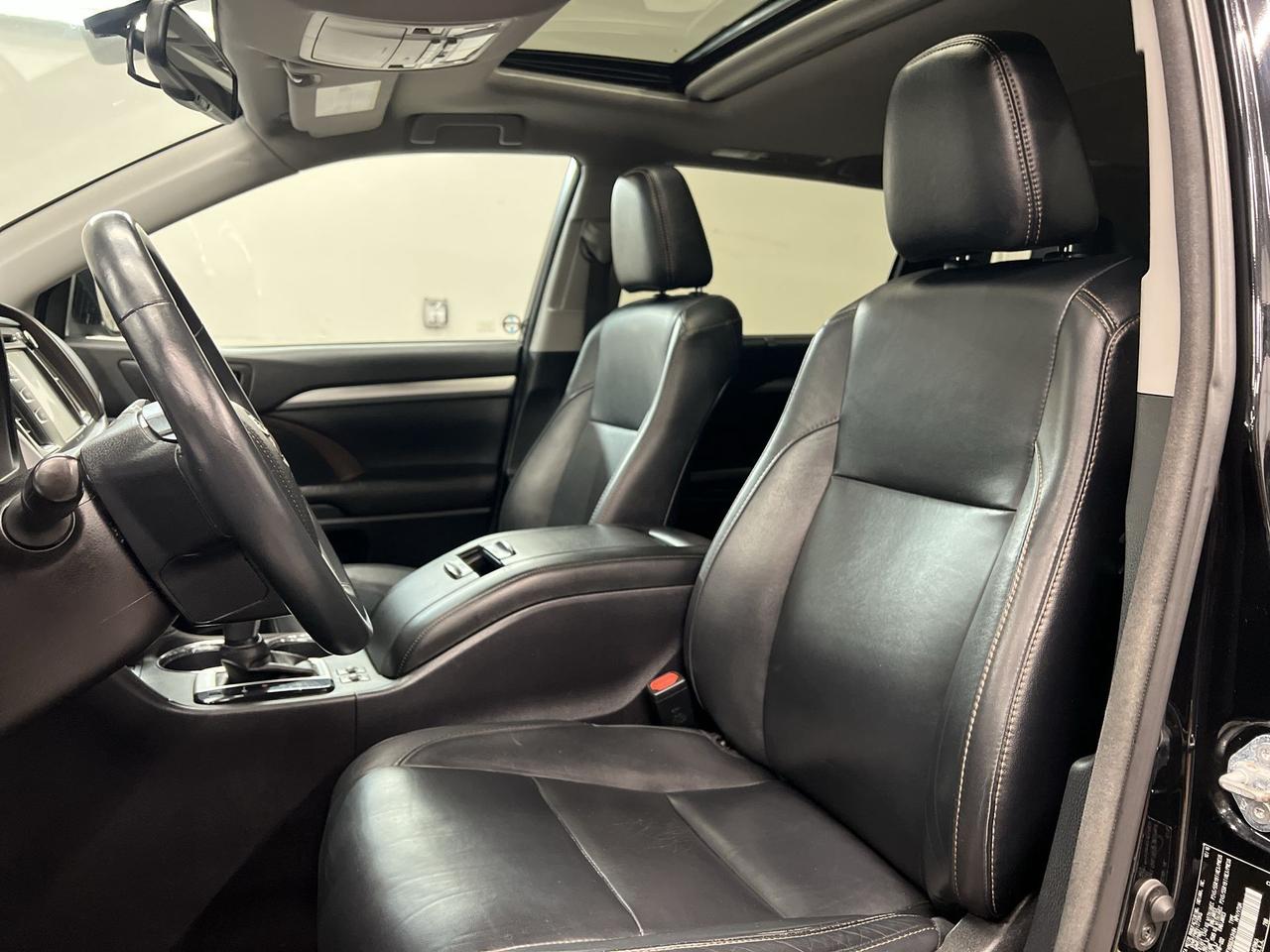 2016 Toyota Highlander XLE AWD | 8-PASS | HTD LEATHER | SUNROOF | ALLOYS Photo
