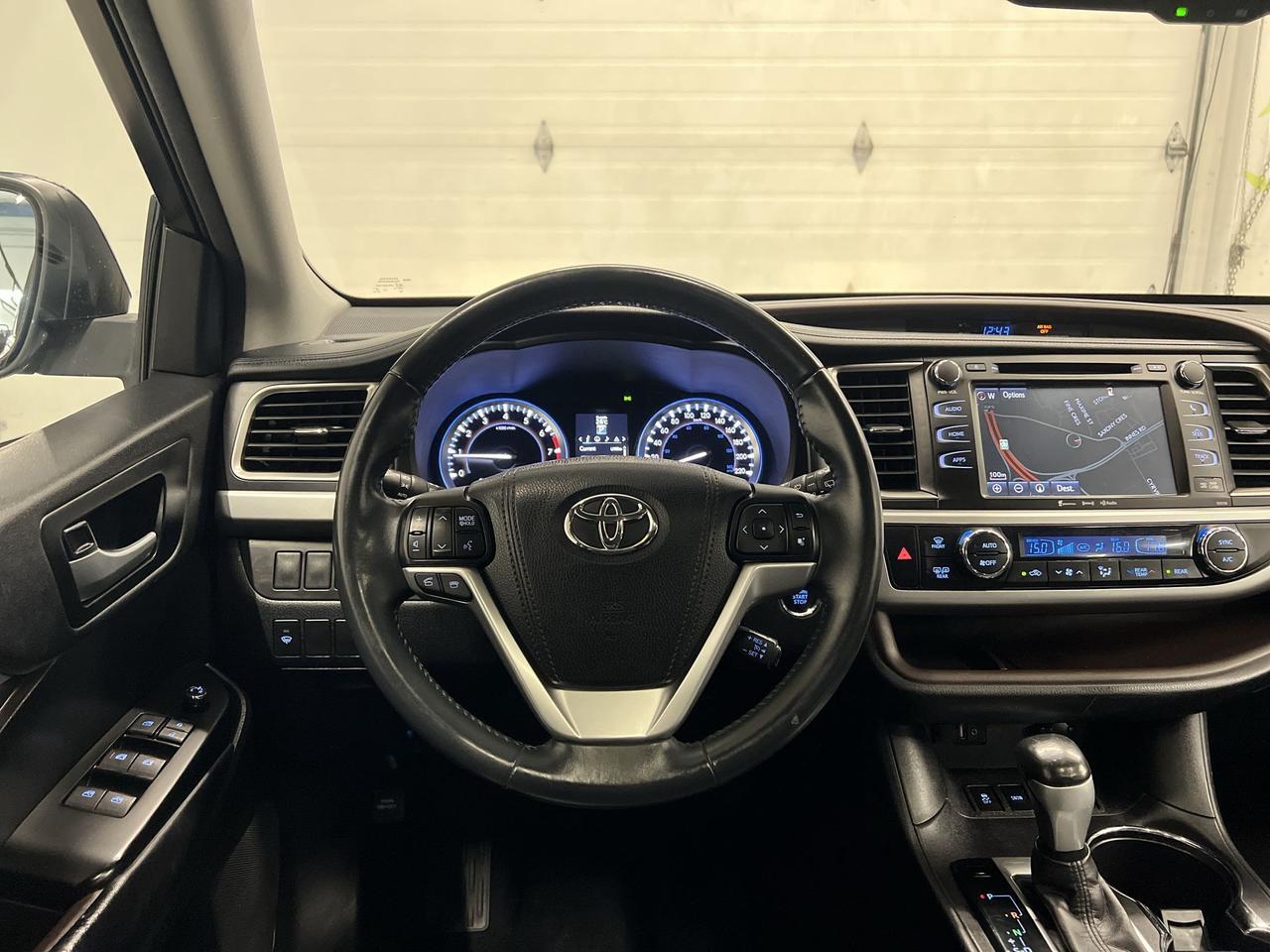 2016 Toyota Highlander XLE AWD | 8-PASS | HTD LEATHER | SUNROOF | ALLOYS Photo