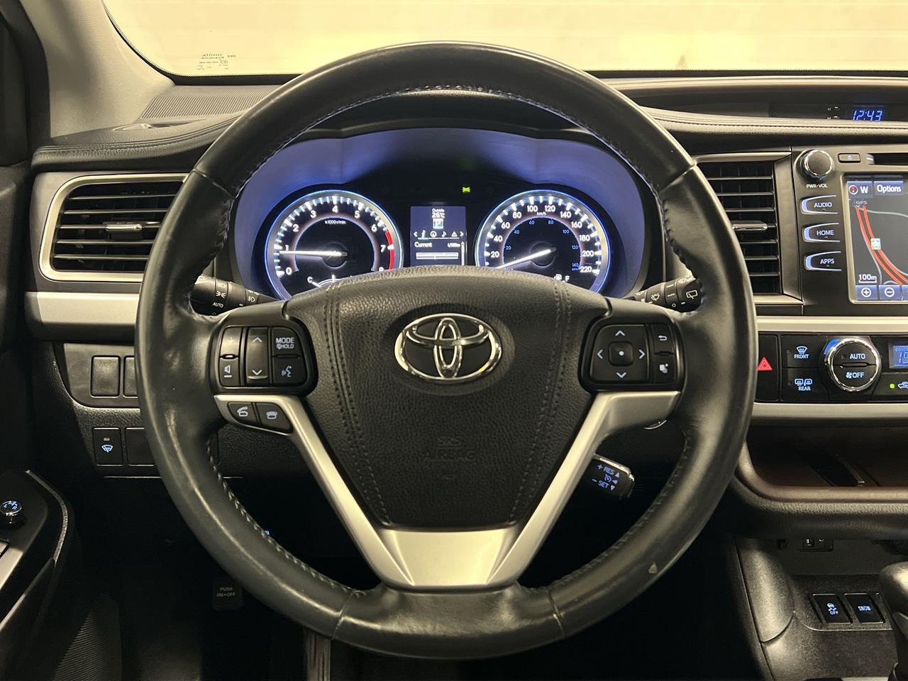 2016 Toyota Highlander XLE AWD | 8-PASS | HTD LEATHER | SUNROOF | ALLOYS Photo