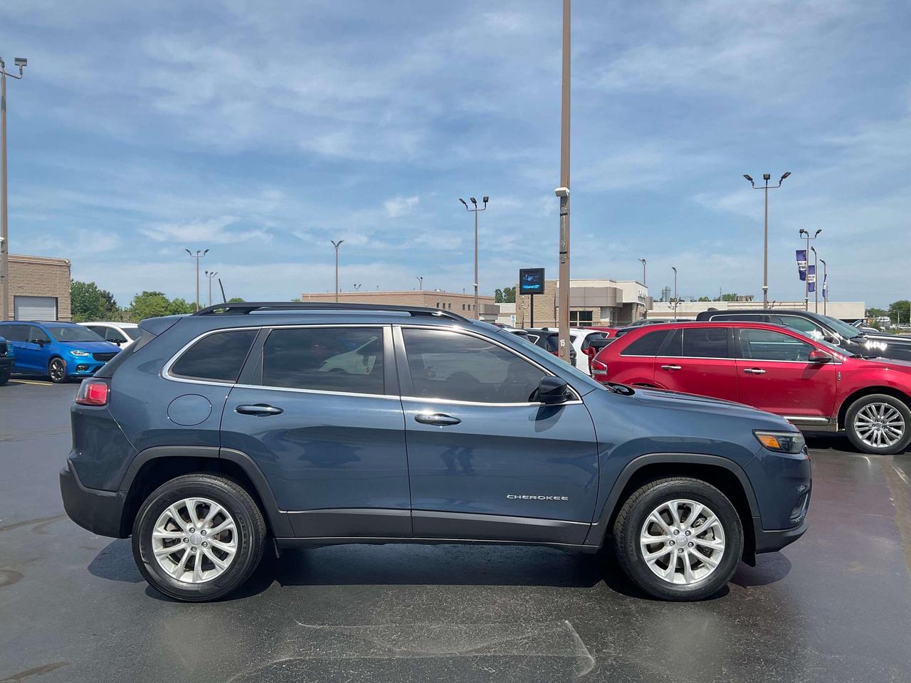2022 Jeep Cherokee  Photo2