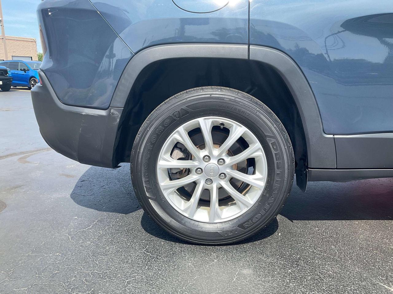 2022 Jeep Cherokee  Photo3