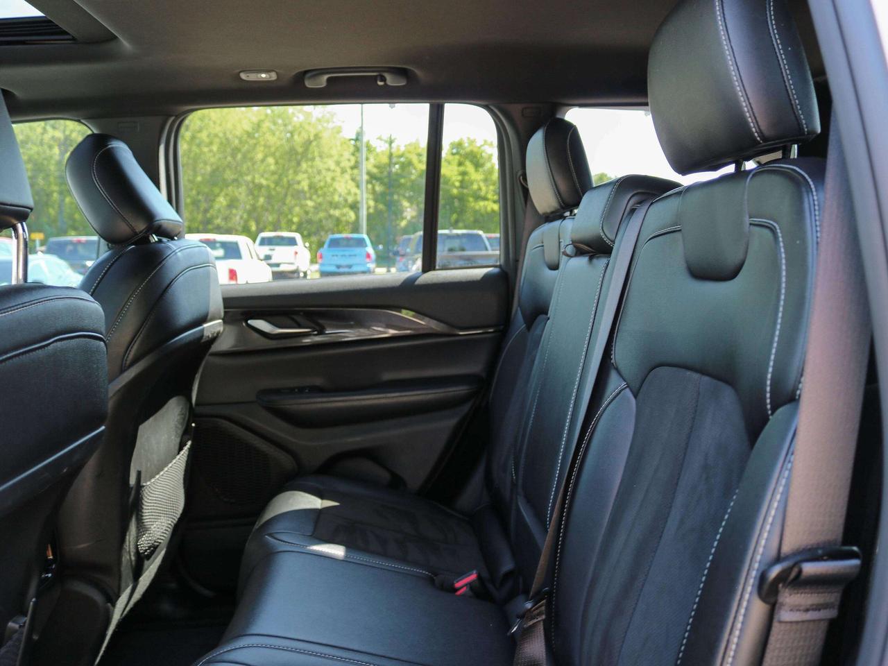 2023 Jeep Grand Cherokee Altitude | SUNROOF | BLIND SPOT | REMOTE START | Photo