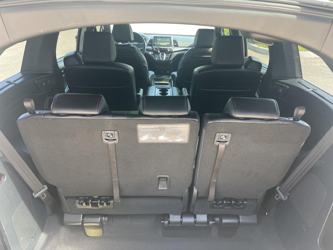 2023 Honda Odyssey Black Edition Photo
