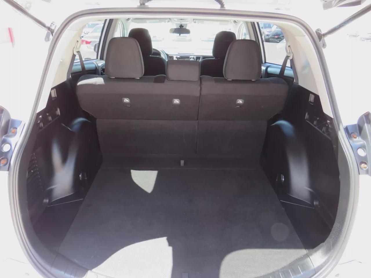 2018 Toyota RAV4 LE | LOW KM!! | Clean Carfax Report | Alloy Rims | Reverse Camera | Lane Assist | Heated Seats | Eco+Sport Modes | Photo