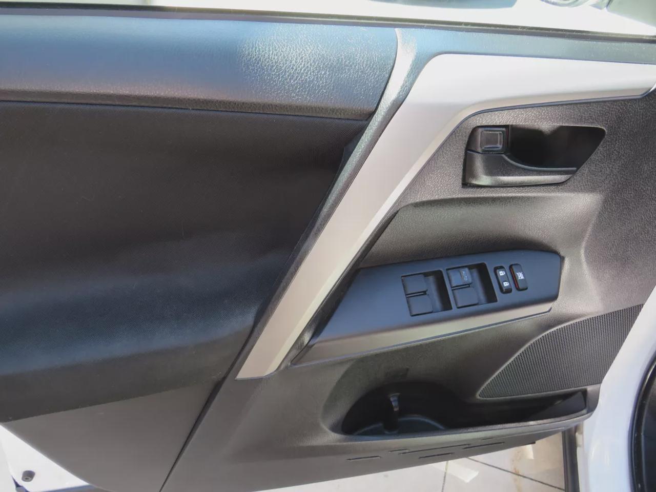 2018 Toyota RAV4 LE | LOW KM!! | Clean Carfax Report | Alloy Rims | Reverse Camera | Lane Assist | Heated Seats | Eco+Sport Modes | Photo