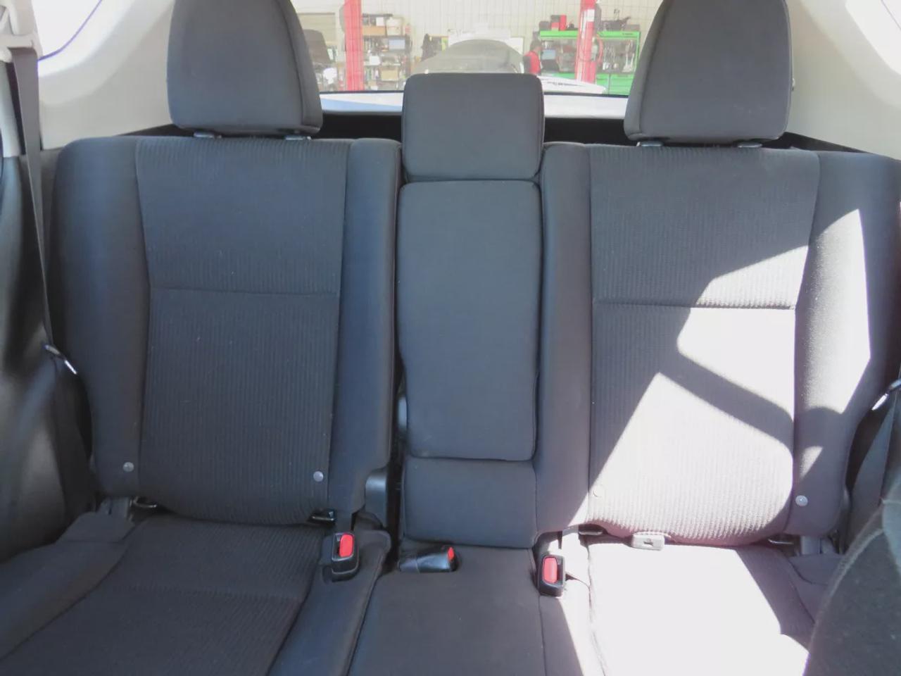 2018 Toyota RAV4 LE | LOW KM!! | Clean Carfax Report | Alloy Rims | Reverse Camera | Lane Assist | Heated Seats | Eco+Sport Modes | Photo
