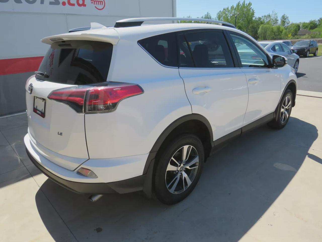 2018 Toyota RAV4 LE | LOW KM!! | Clean Carfax Report | Alloy Rims | Reverse Camera | Lane Assist | Heated Seats | Eco+Sport Modes | Photo
