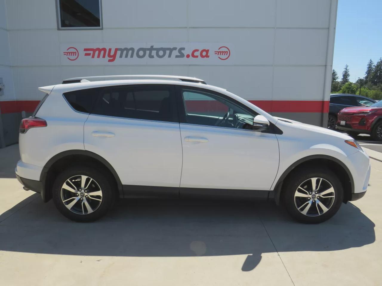 2018 Toyota RAV4 LE | LOW KM!! | Clean Carfax Report | Alloy Rims | Reverse Camera | Lane Assist | Heated Seats | Eco+Sport Modes | Photo
