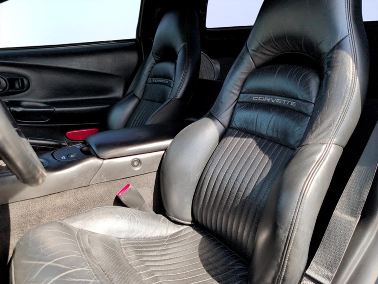2004 Chevrolet Corvette Coupe Photo
