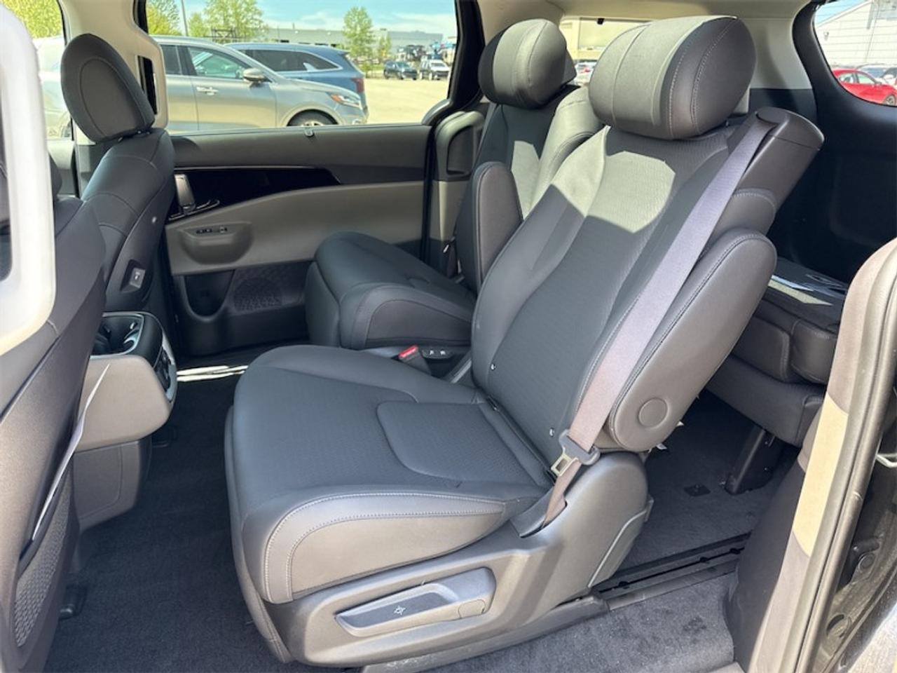 2026 Kia Carnival Hybrid SX+   - Sunroof  - $419 B/W Photo