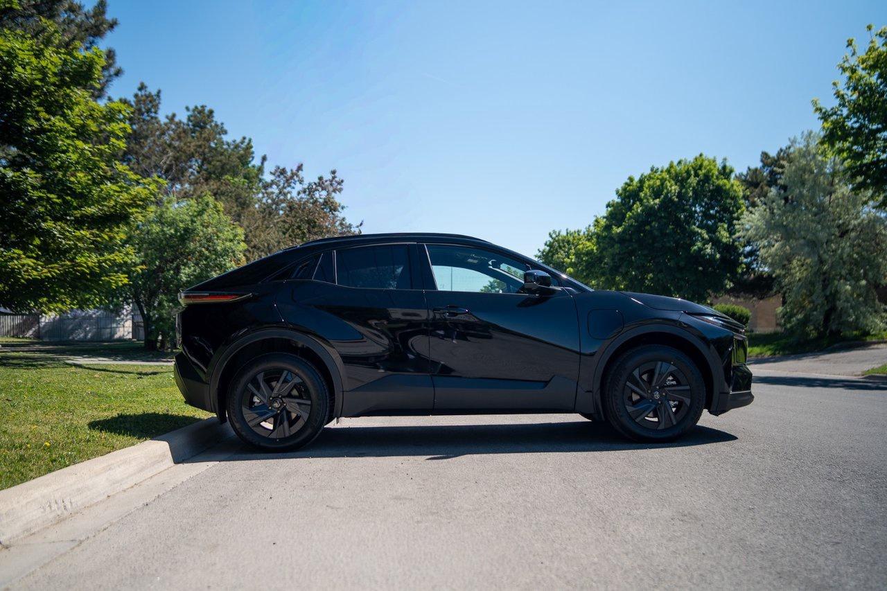 2026 Toyota C-HR XSE PREMIUM PACKAGE Photo