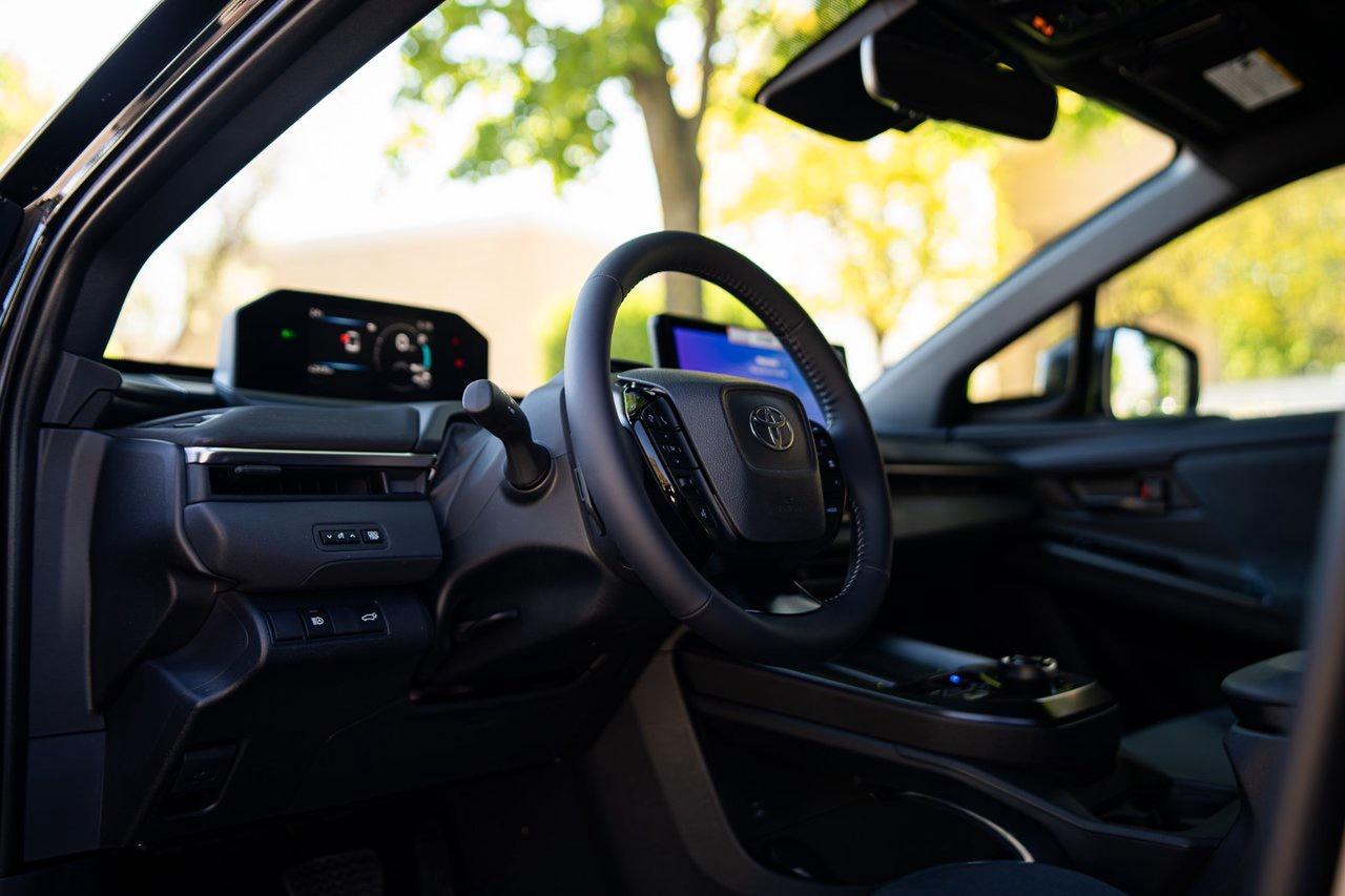 2026 Toyota C-HR XSE PREMIUM PACKAGE Photo
