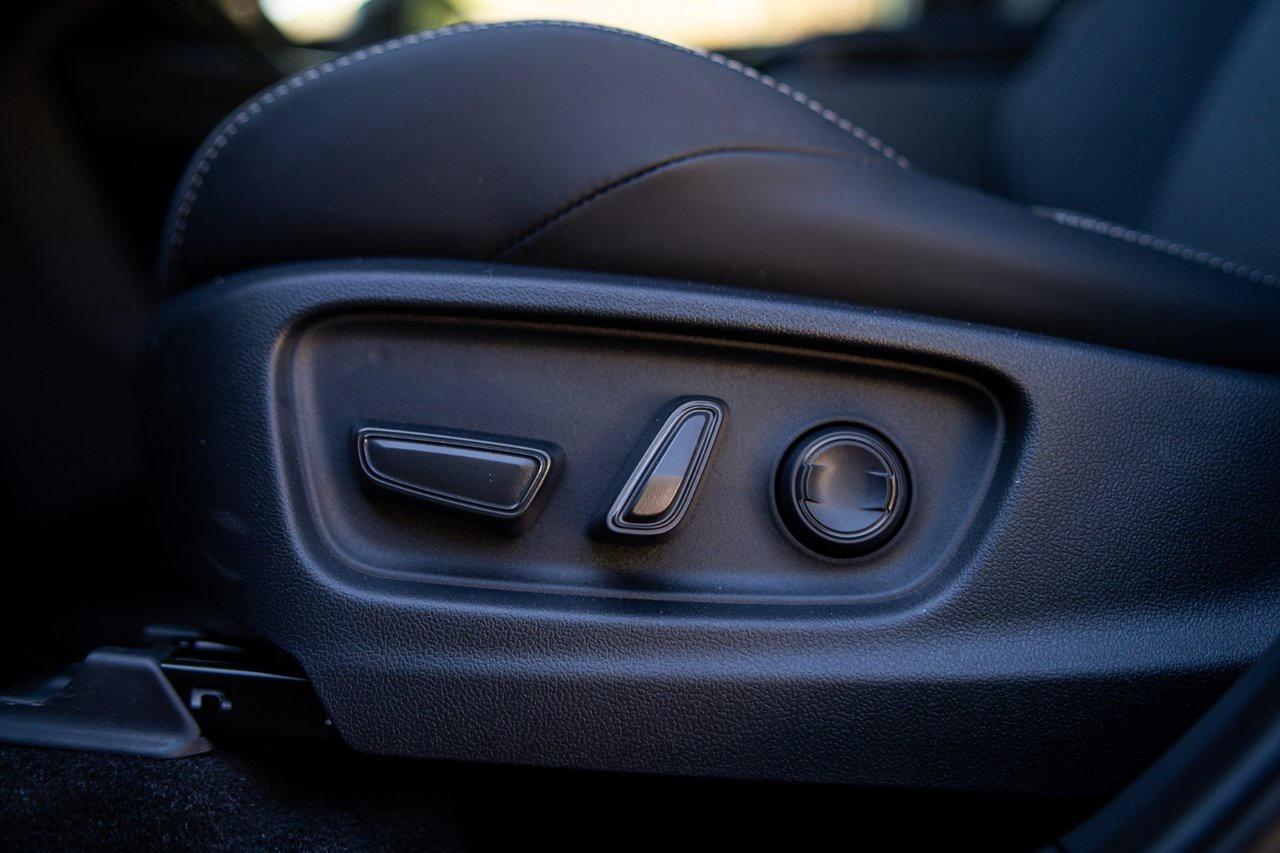 2026 Toyota C-HR XSE PREMIUM PACKAGE Photo