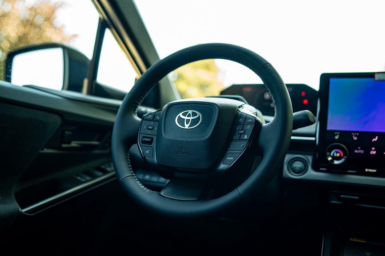 2026 Toyota C-HR XSE PREMIUM PACKAGE Photo