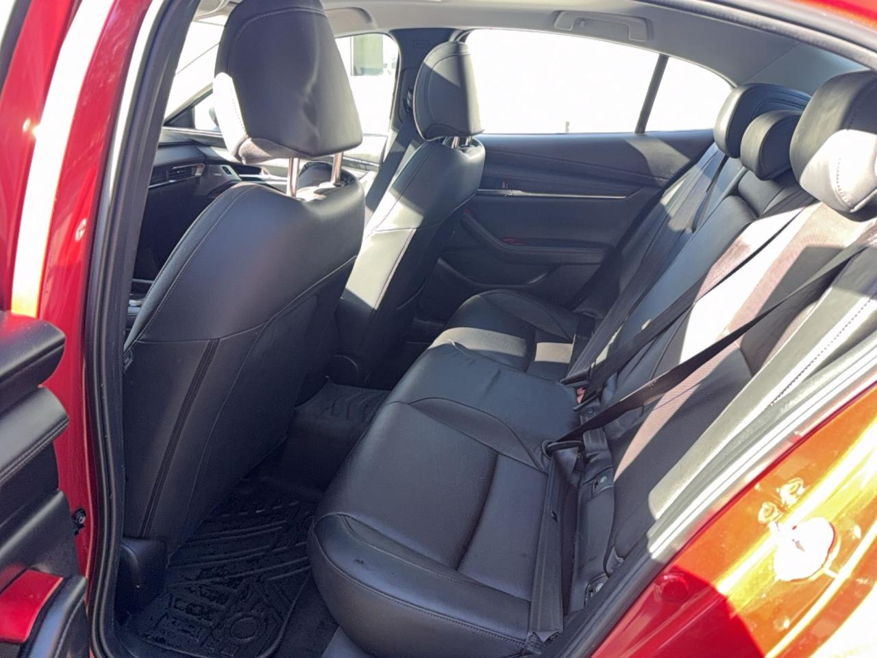 2021 Mazda MAZDA3 GT W/TURBO AWD - LEATHER - SUNROOF - BOSE SOUND SYSTEM - APPLE CARPLAY - ANDROID AUTO Photo