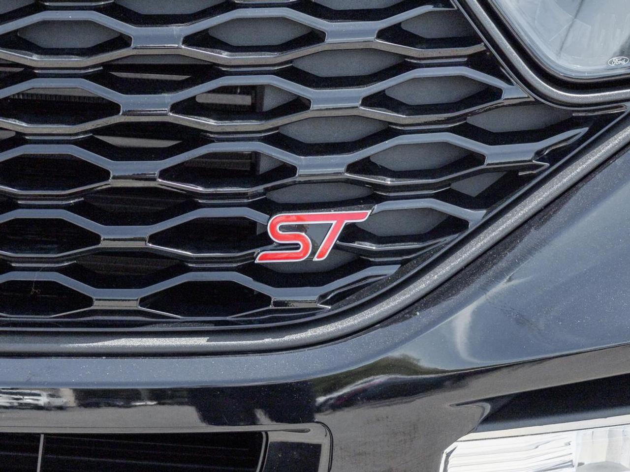 2021 Ford Explorer ST Photo
