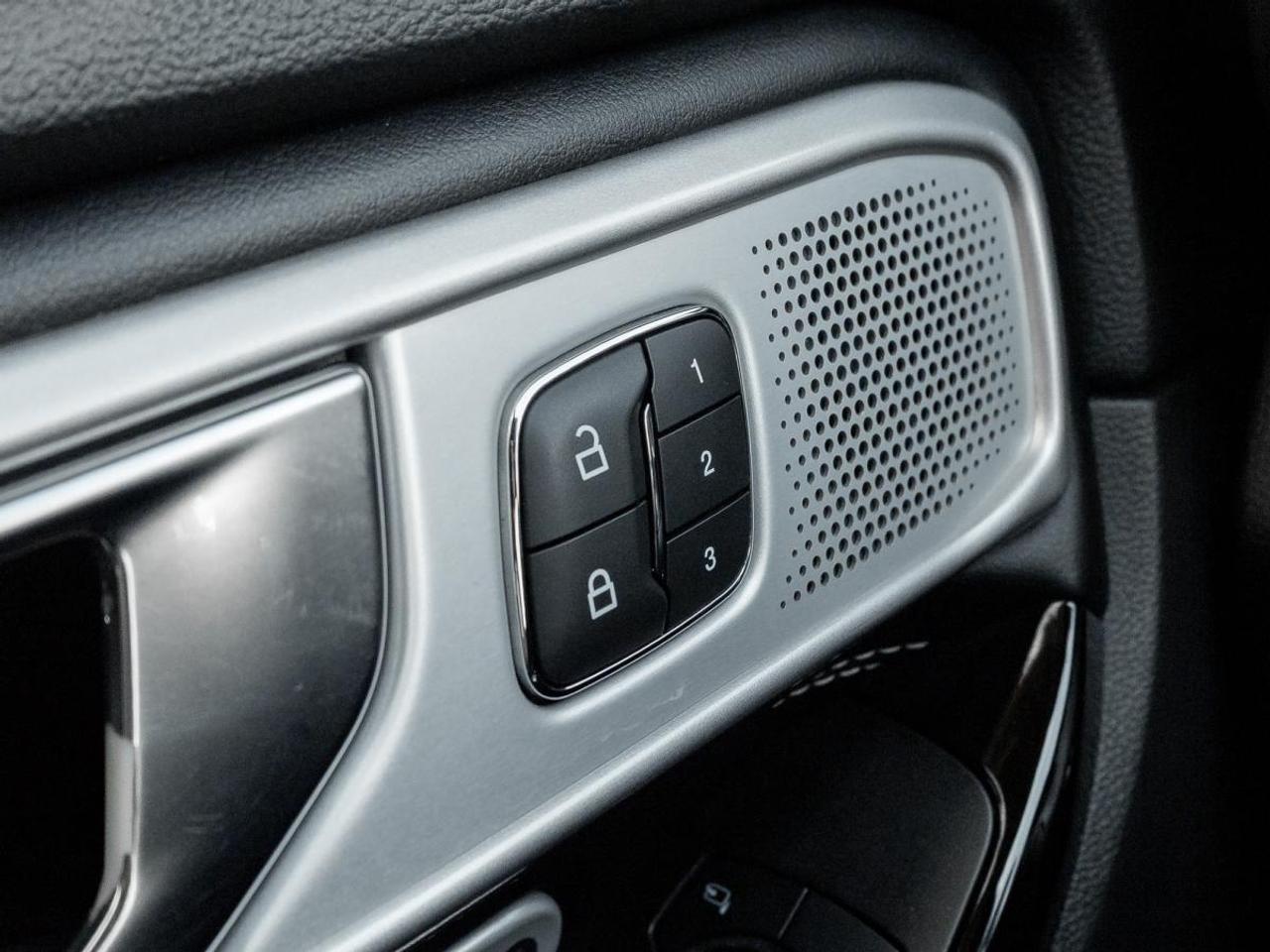 2021 Ford Explorer ST Photo