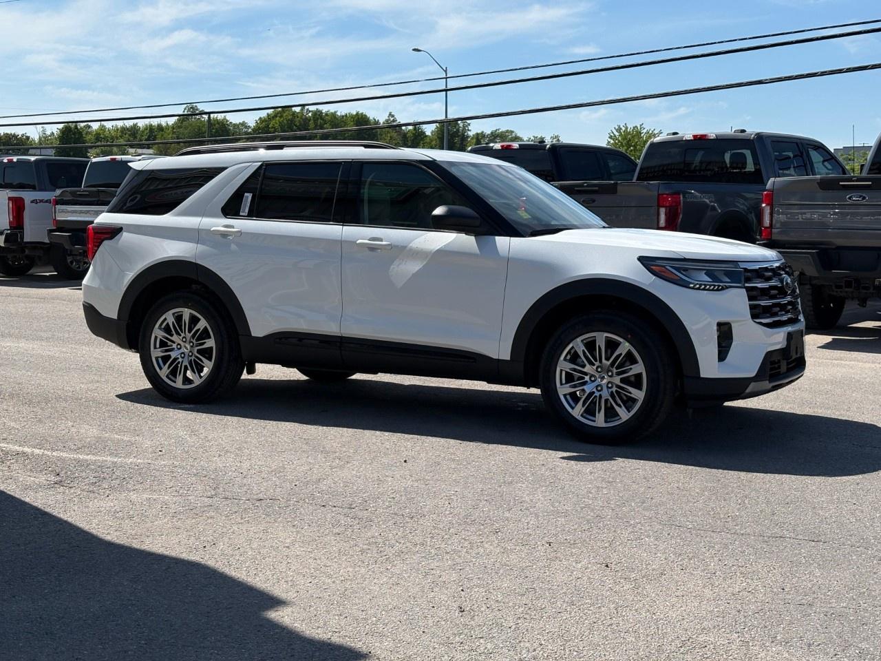 2026 Ford Explorer Active w/200A Pkg 4WD Photo4
