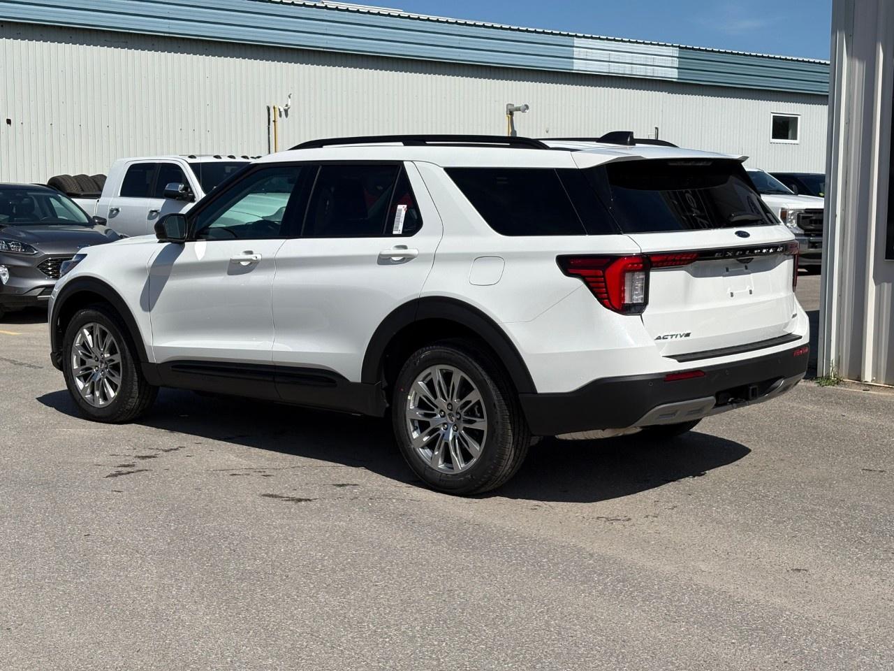 2026 Ford Explorer Active w/200A Pkg 4WD Photo