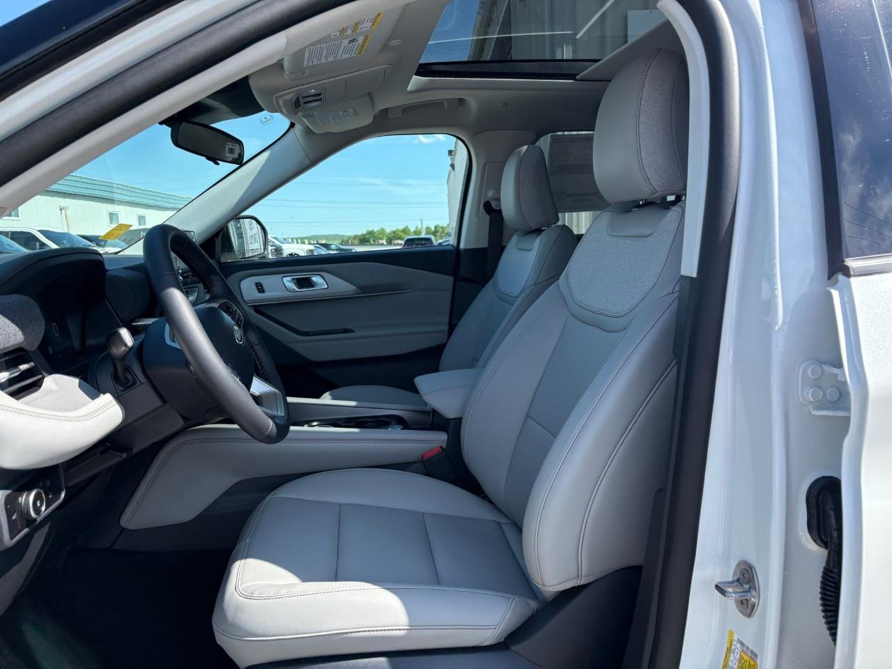 2026 Ford Explorer Active w/200A Pkg 4WD Photo