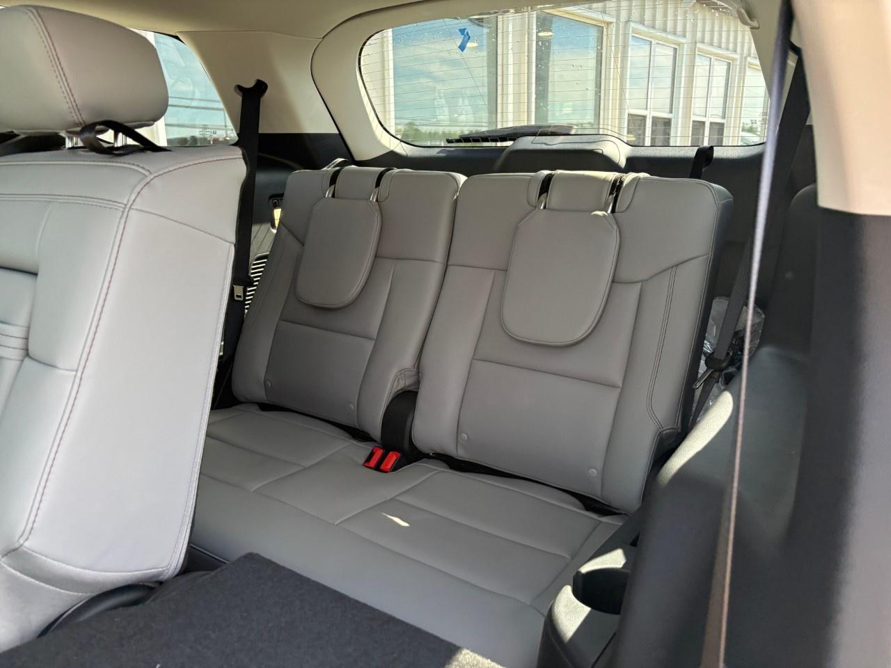 2026 Ford Explorer Active w/200A Pkg 4WD Photo