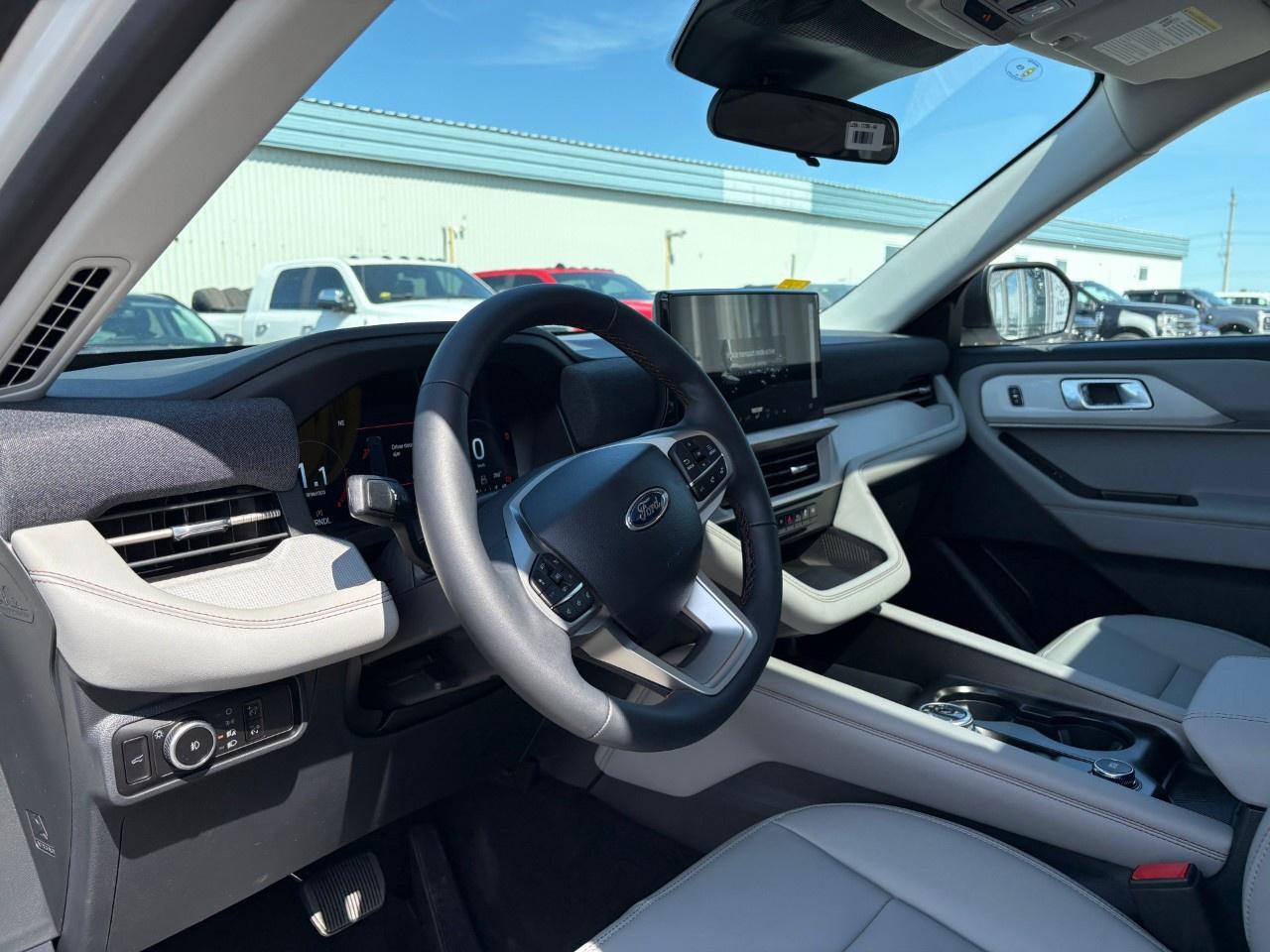 2026 Ford Explorer Active w/200A Pkg 4WD Photo