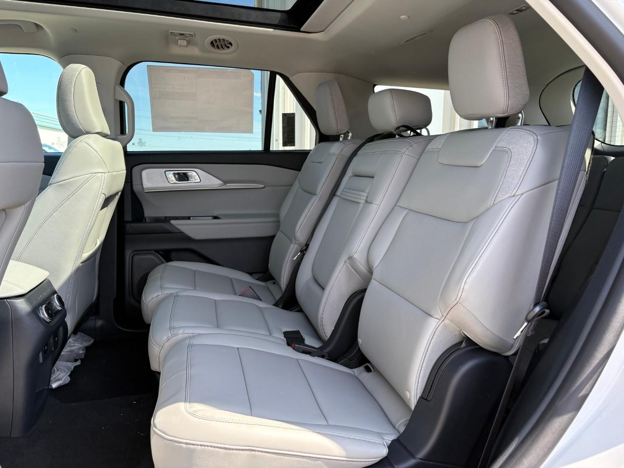 2026 Ford Explorer Active w/200A Pkg 4WD Photo