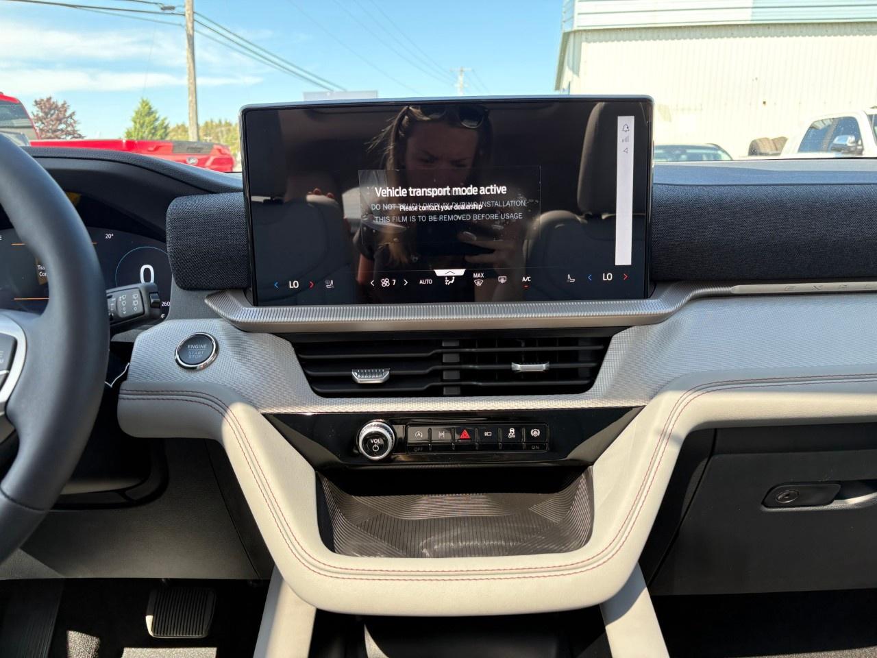 2026 Ford Explorer Active w/200A Pkg 4WD Photo