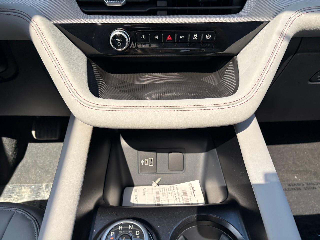2026 Ford Explorer Active w/200A Pkg 4WD Photo