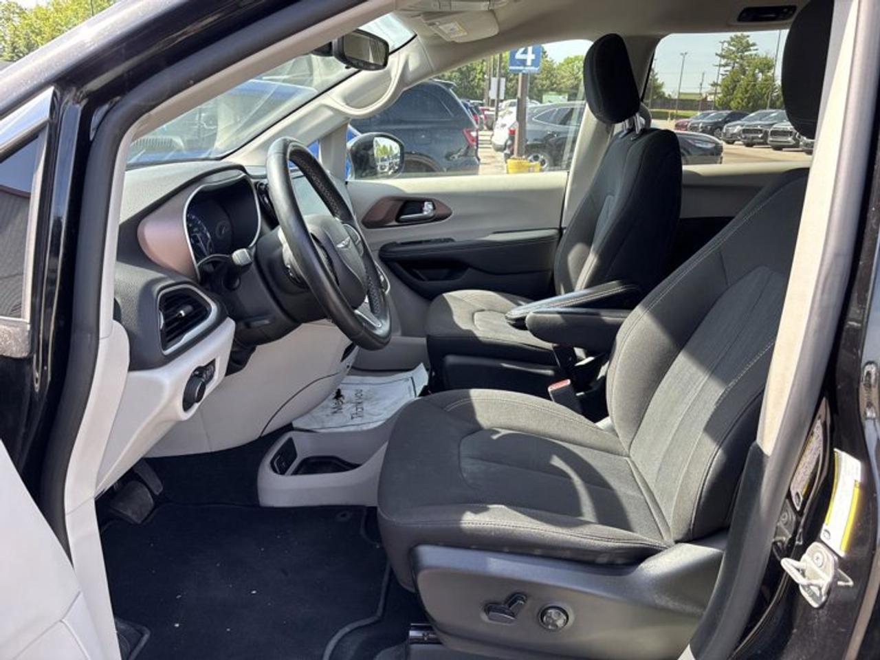 2024 Dodge Grand Caravan SXT 2WD | No Accidents Photo