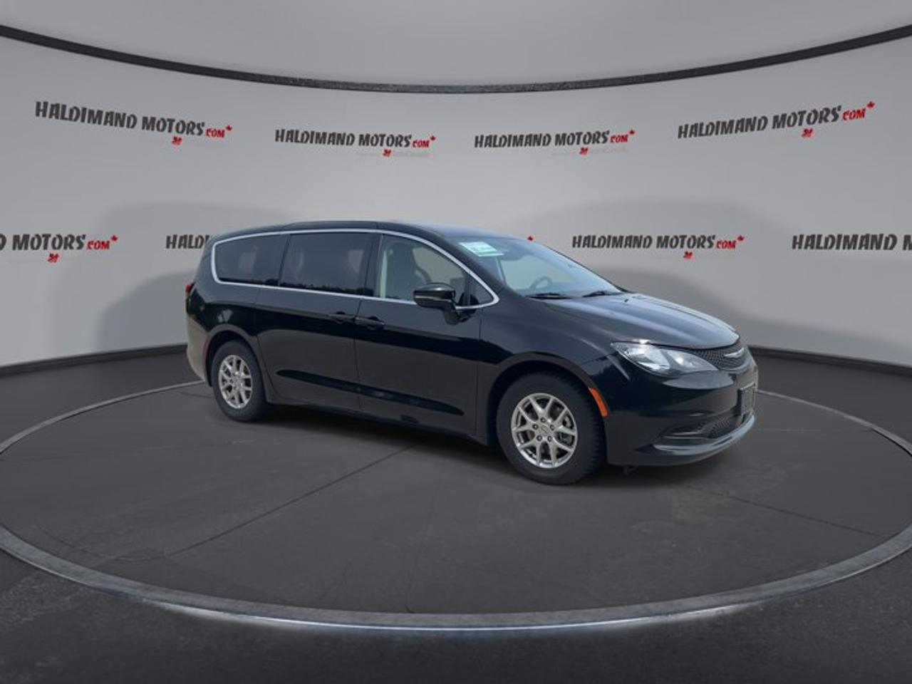 2024 Dodge Grand Caravan SXT 2WD | No Accidents Photo