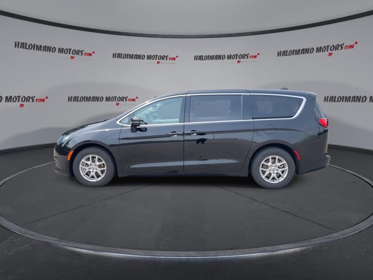 2024 Dodge Grand Caravan SXT 2WD | No Accidents Photo