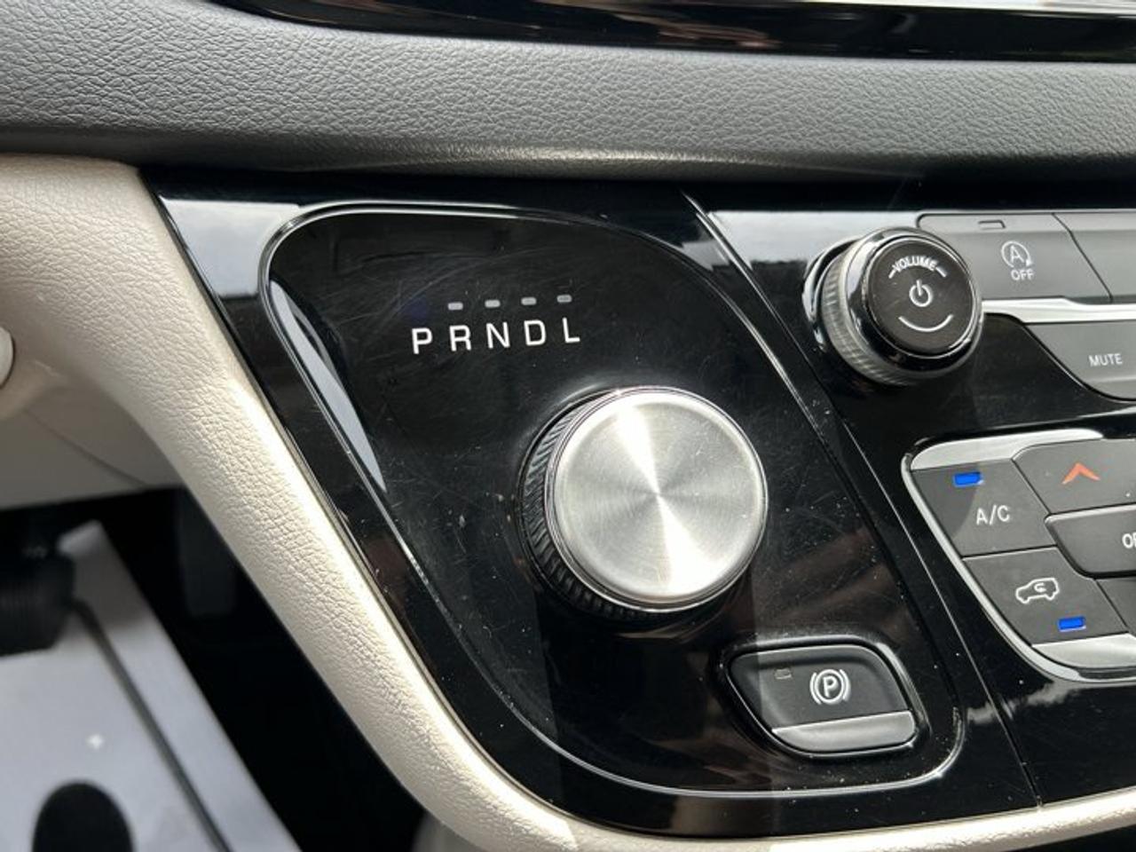 2024 Dodge Grand Caravan SXT 2WD | No Accidents Photo