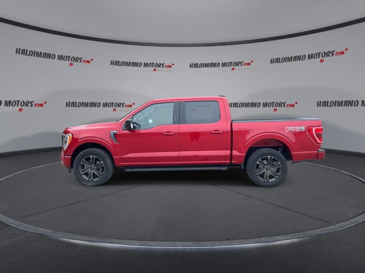 2022 Ford F-150 XLT SuperCrew 5.5' Box 4WD | One Owner | No Accidents Photo4